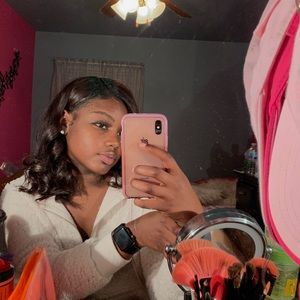 Meet your Posher, Mercedes